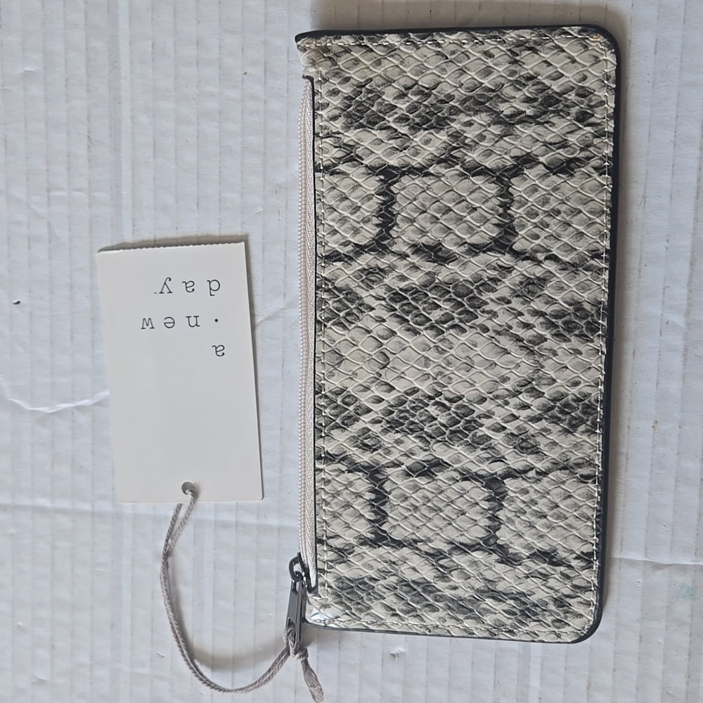 A New Day Women Zip Wallet (RN17730)